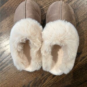 Cozy Tan and Cream Fuzzy Slippers